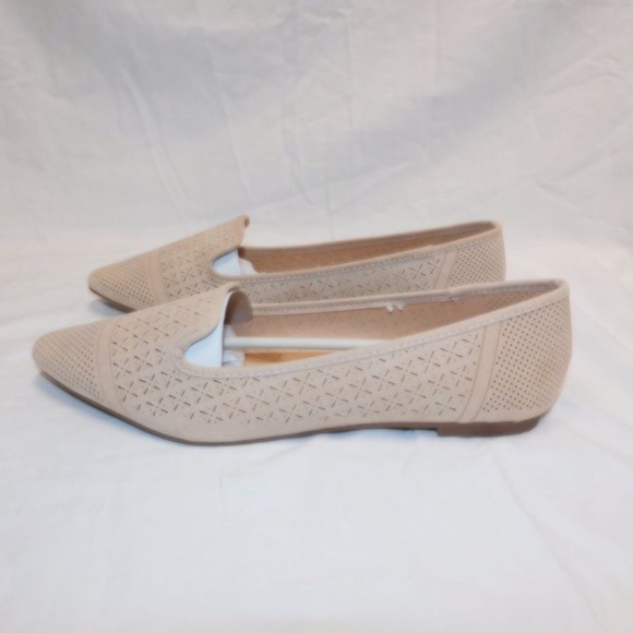 Beige XOXO Closed-Toed Shoes (Kohl's) - Brand New with Box - Picture 2 of 4